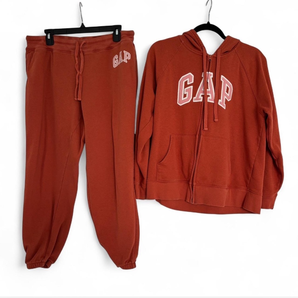 GAP Women’s Sweatsuit Matching Set